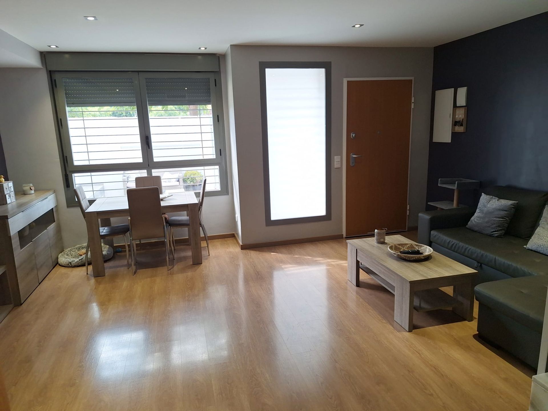 Sala d'estar de Casa o xalet en venda en Alicante / Alacant amb Aire condicionat, Jardí privat i Parquet