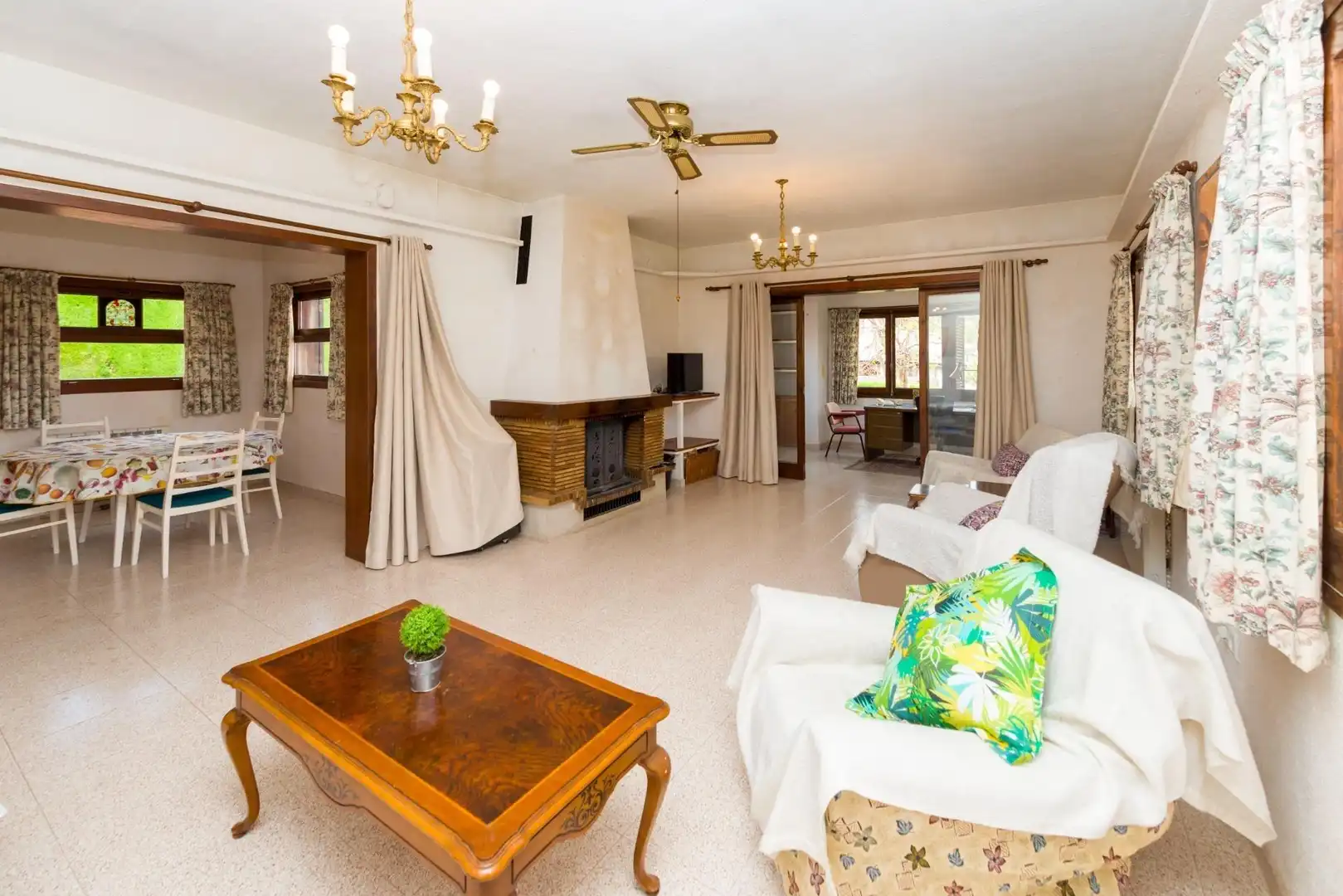 Sala d'estar de Casa o xalet en venda en Benicasim / Benicàssim amb Jardí privat, Terrassa i Traster