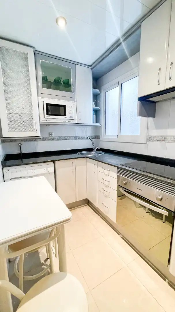 Cocina de Piso en venta en Cerdanyola del Vallès con Aire acondicionado, Trastero y Horno