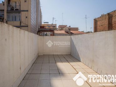 Penthouse with balcony for sale in C. de Riego