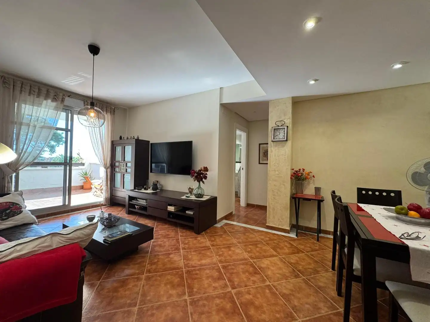 Sala de estar de Apartamento en venta en Rota con Terraza y Piscina comunitaria