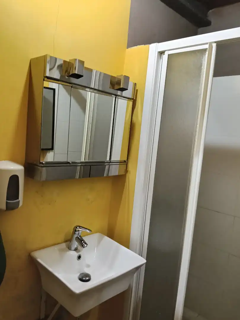 Badezimmer von Einfamilien-Reihenhaus zum Verkauf in Carral mit Privatgarten und Abstellraum