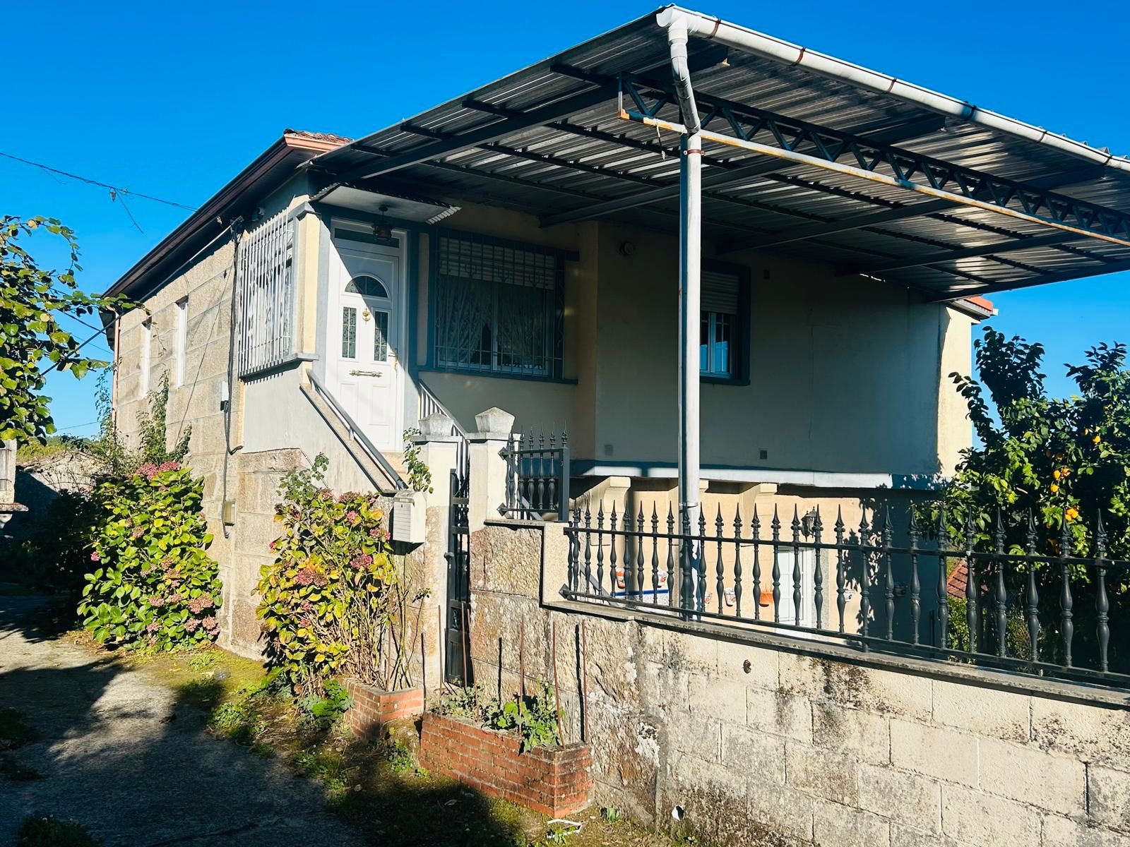 Vista exterior de Casa o xalet en venda en Maside amb Calefacció, Jardí privat i Terrassa