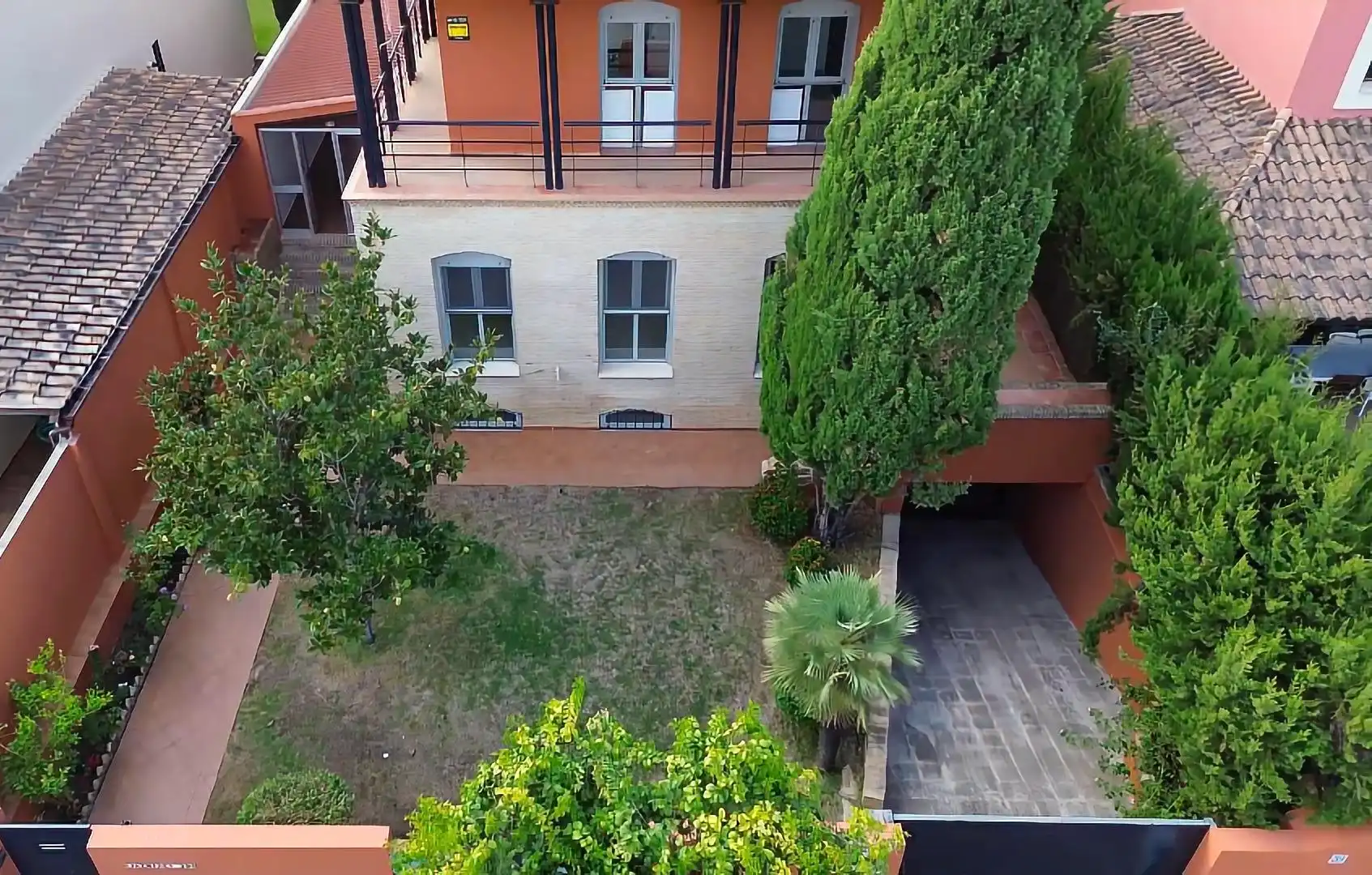 Vista exterior de Casa o chalet en venta en Bormujos con Aire acondicionado, Calefacción y Jardín privado