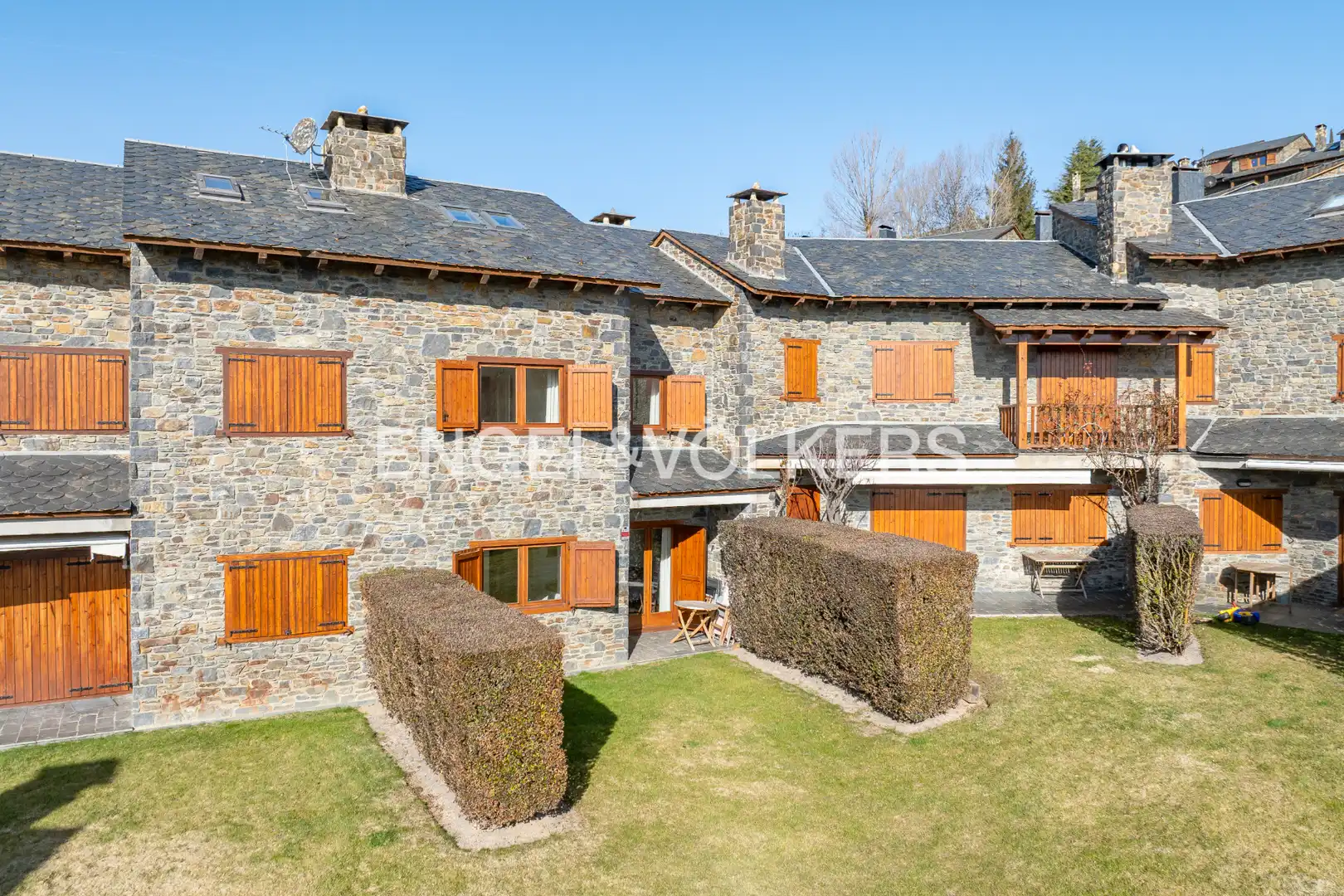 Vista exterior de Casa adosada en venta en Ger con Calefacción, Jardín privado y Parquet