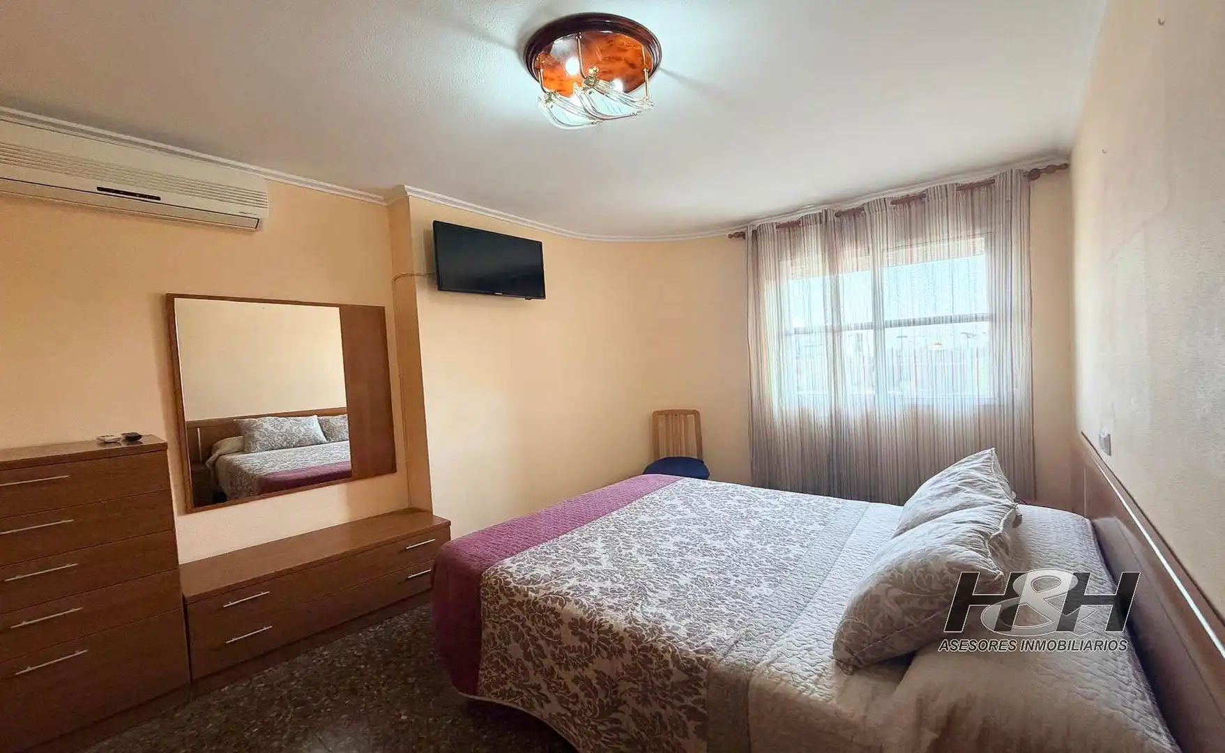 Habitación de Piso de alquiler en Burjassot con Aire acondicionado, Amueblado y Balcón
