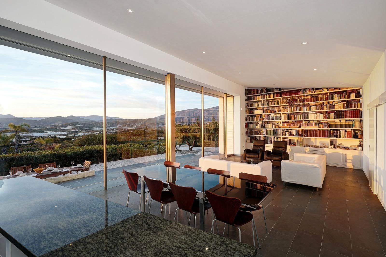 Sala d'estar de Finca rústica en venda en Motril amb Aire condicionat, Jardí privat i Terrassa