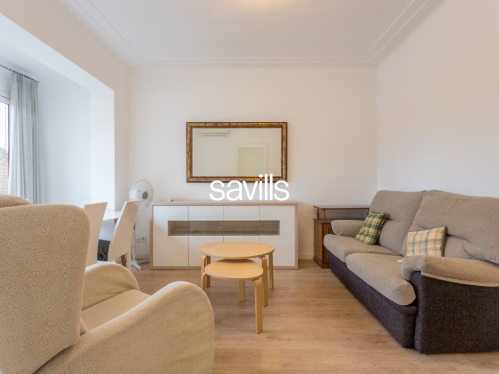 Living room of Apartment for sale in  Barcelona Capital  with Oven and Balcony