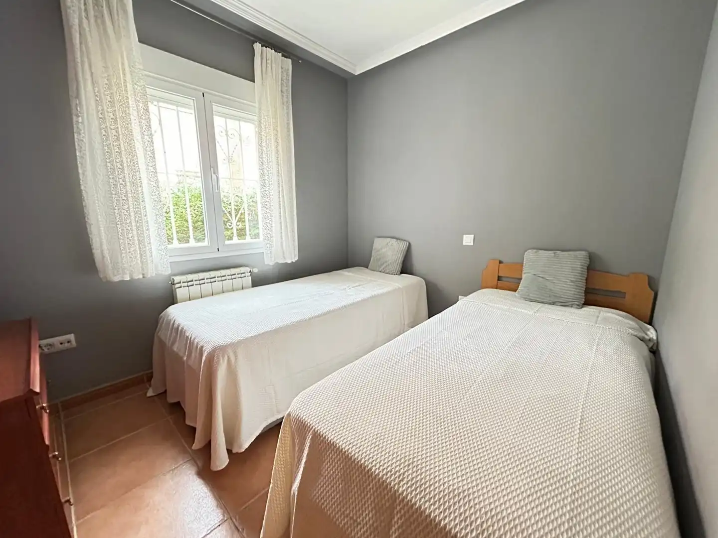 Dormitori de Casa o xalet en venda en Pioz amb Calefacció, Jardí privat i Alarma