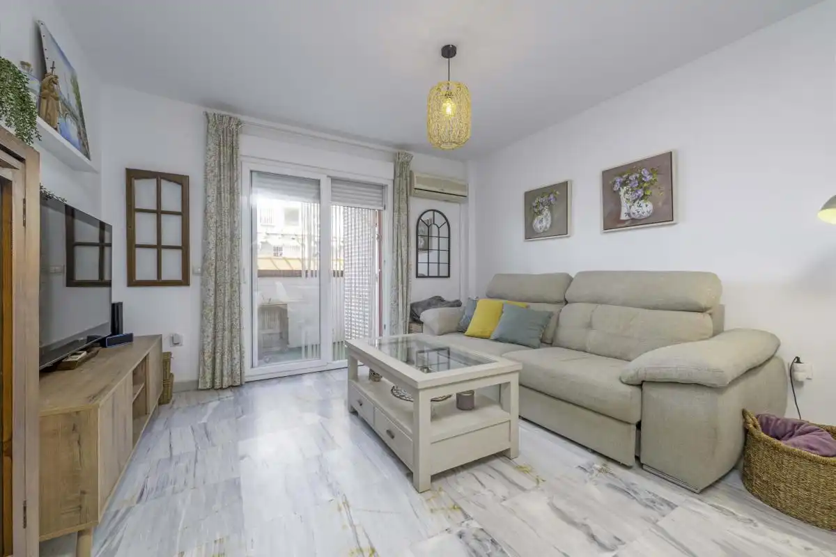 Wohnzimmer von Maisonette zum Verkauf in San Juan de Aznalfarache mit Klimaanlage, Heizung und Privatgarten