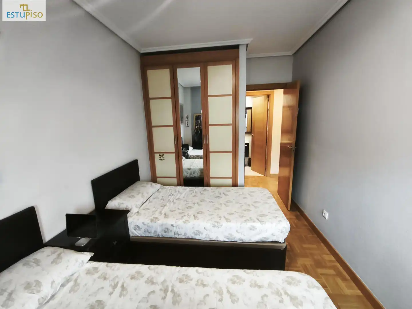 Schlafzimmer von Wohnung zum Verkauf in Vitoria - Gasteiz mit Heizung, Abstellraum und Möbliert