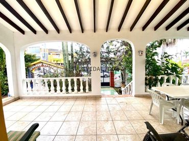 Villa avec balcon à vendre à Calle AZUL