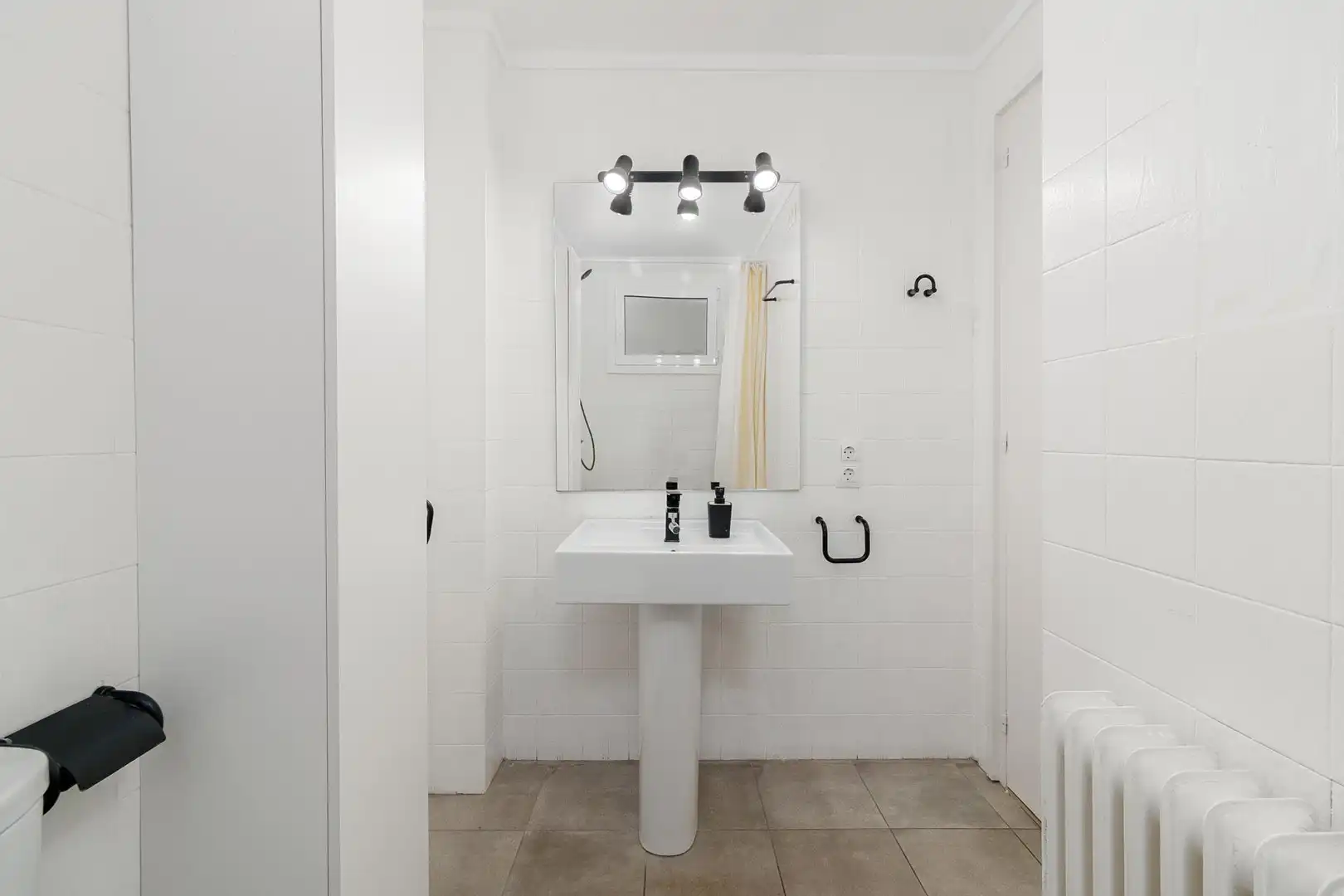 Badezimmer von Wohnung zum Verkauf in Figueres mit Heizung, Parkett und Terrasse