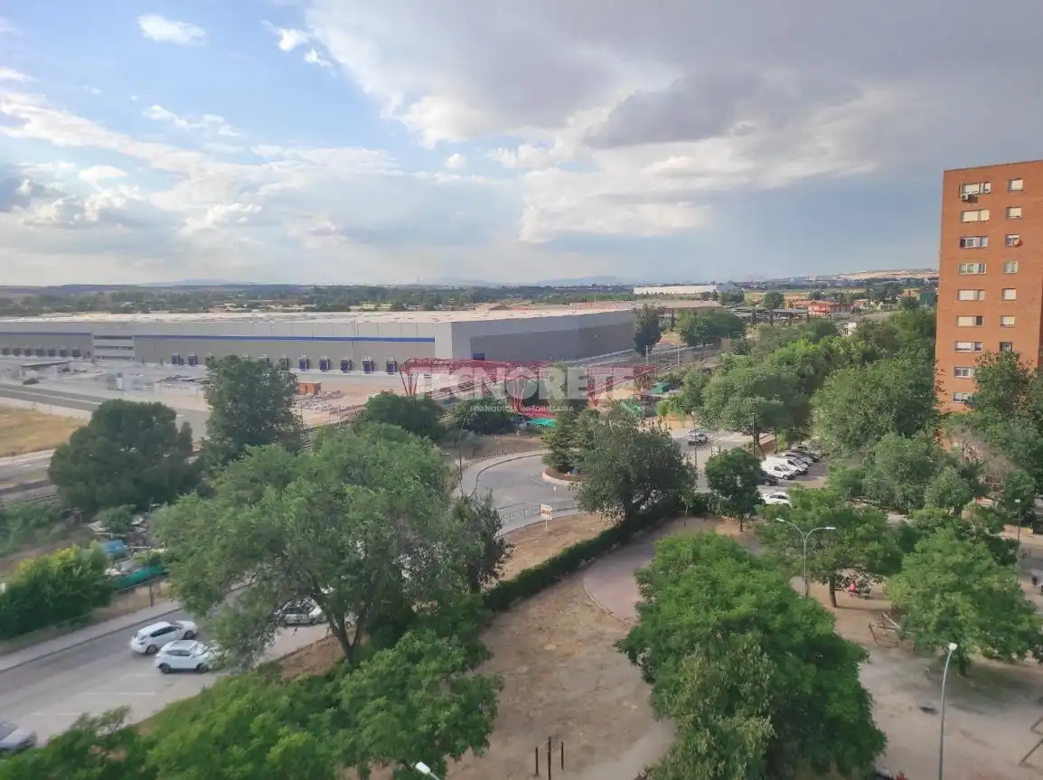 Vista exterior de Piso en venta en Guadalajara con Calefacción