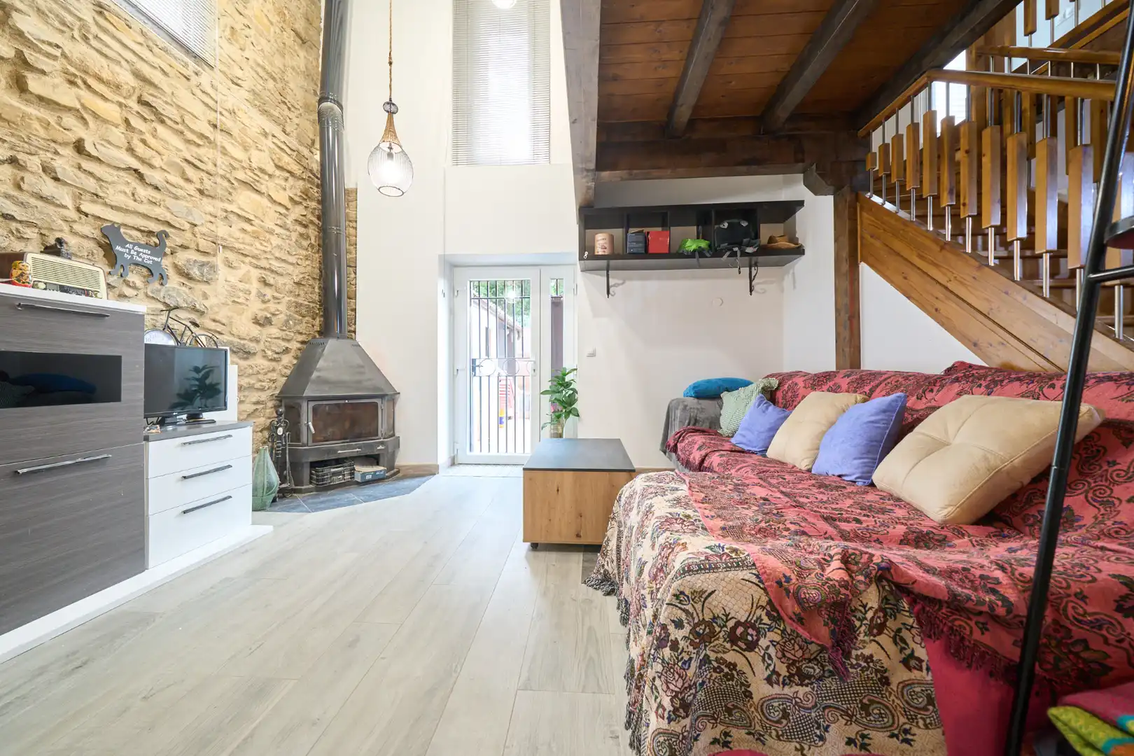 Sala d'estar de Casa adosada en venda en Vitoria - Gasteiz amb Jardí privat, Terrassa i Traster