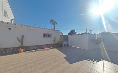 Vista exterior de Casa o xalet en venda en Orihuela amb Aire condicionat