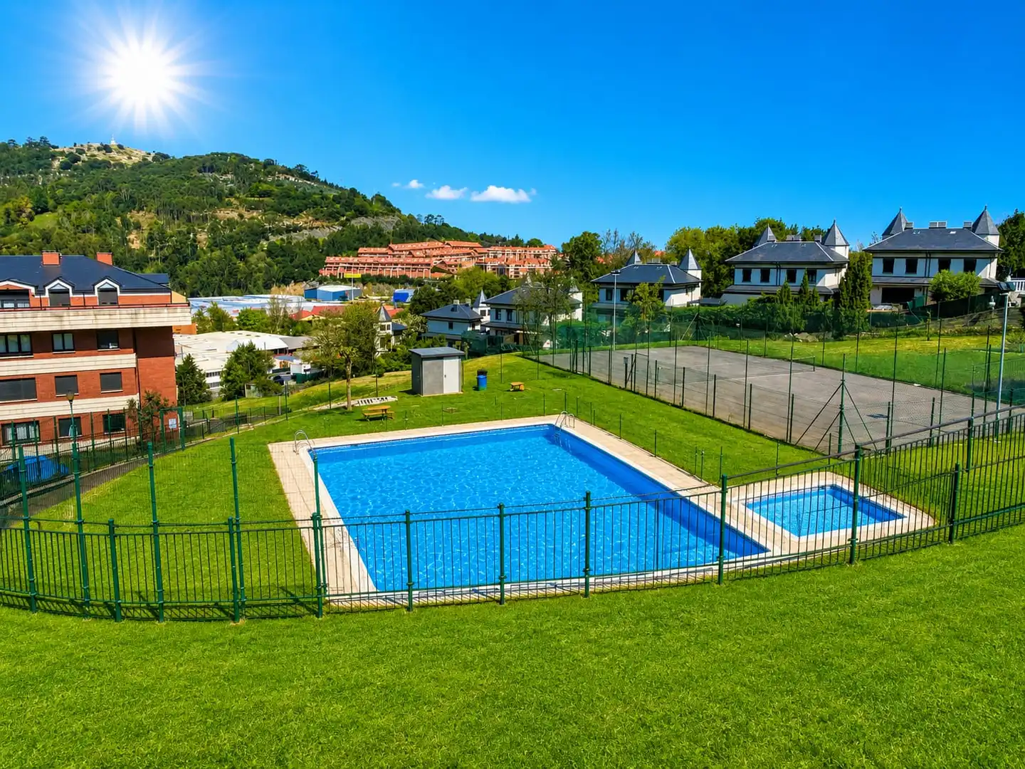 Piscina de Piso en venta en Castro-Urdiales con Calefacción, Jardín privado y Parquet