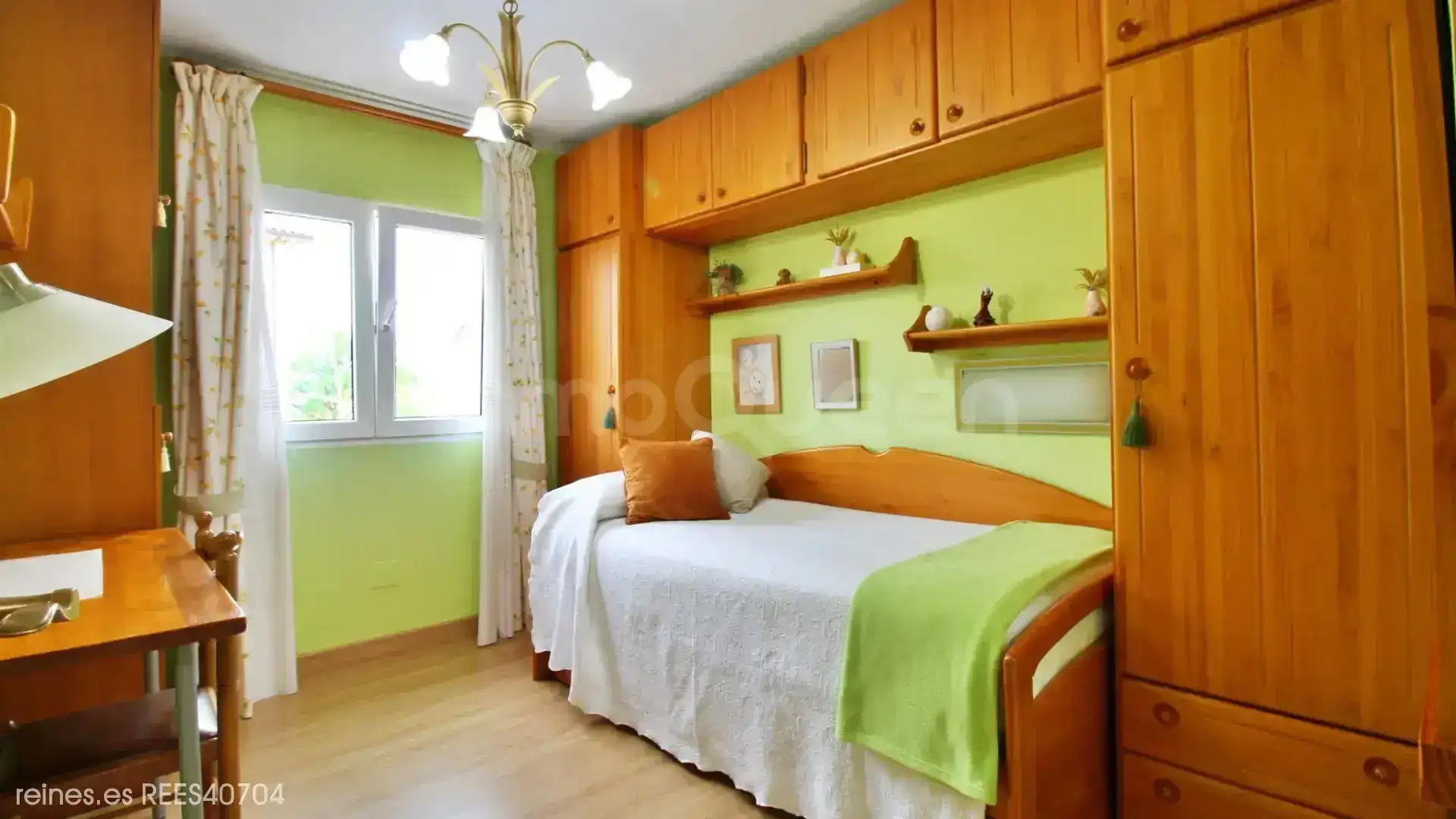 Habitación de Casa adosada en venta en Penagos con Jardín privado, Terraza y Amueblado