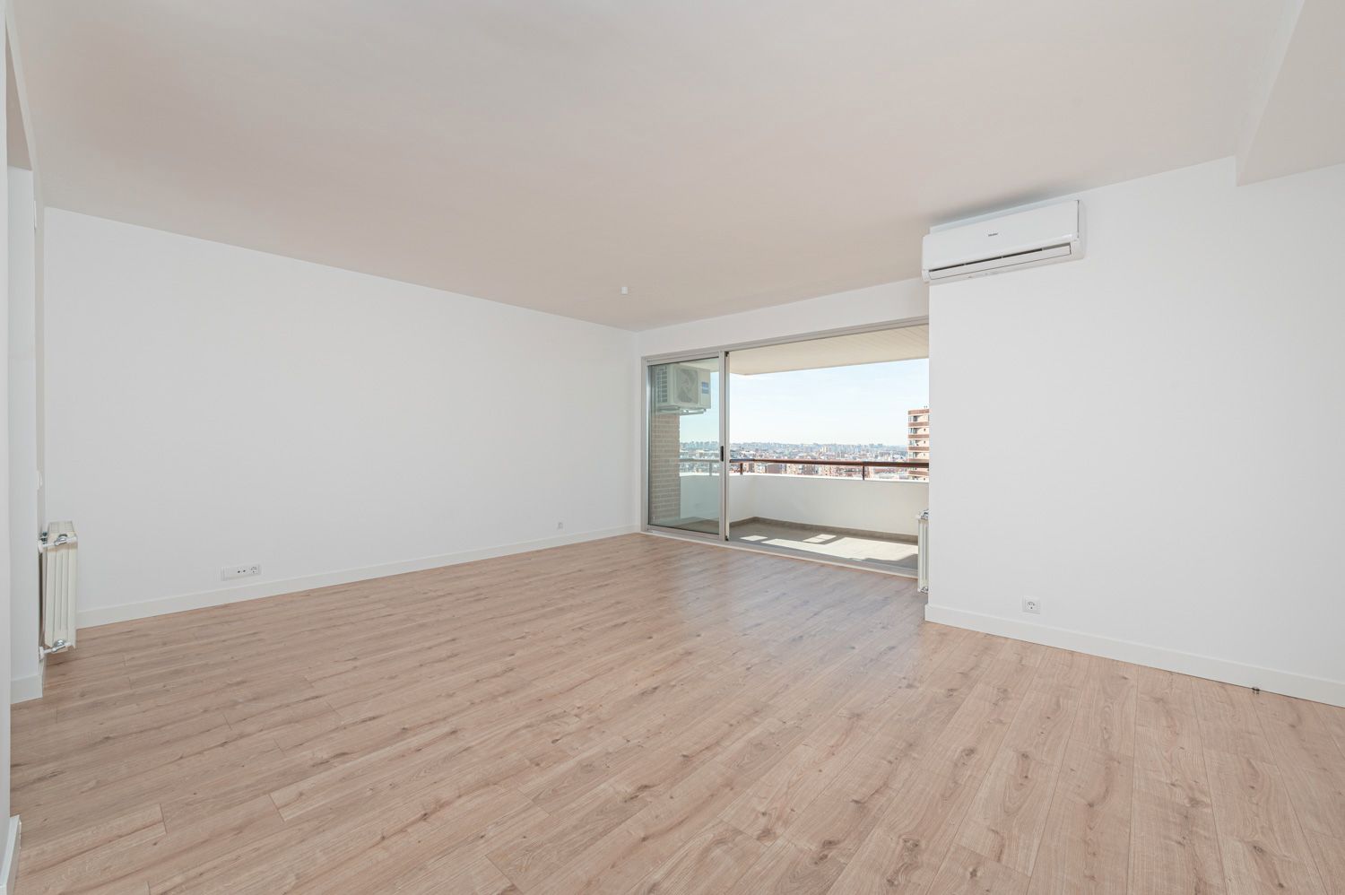 Sala de estar de Piso en venta en  Madrid Capital con Aire acondicionado, Parquet y Terraza