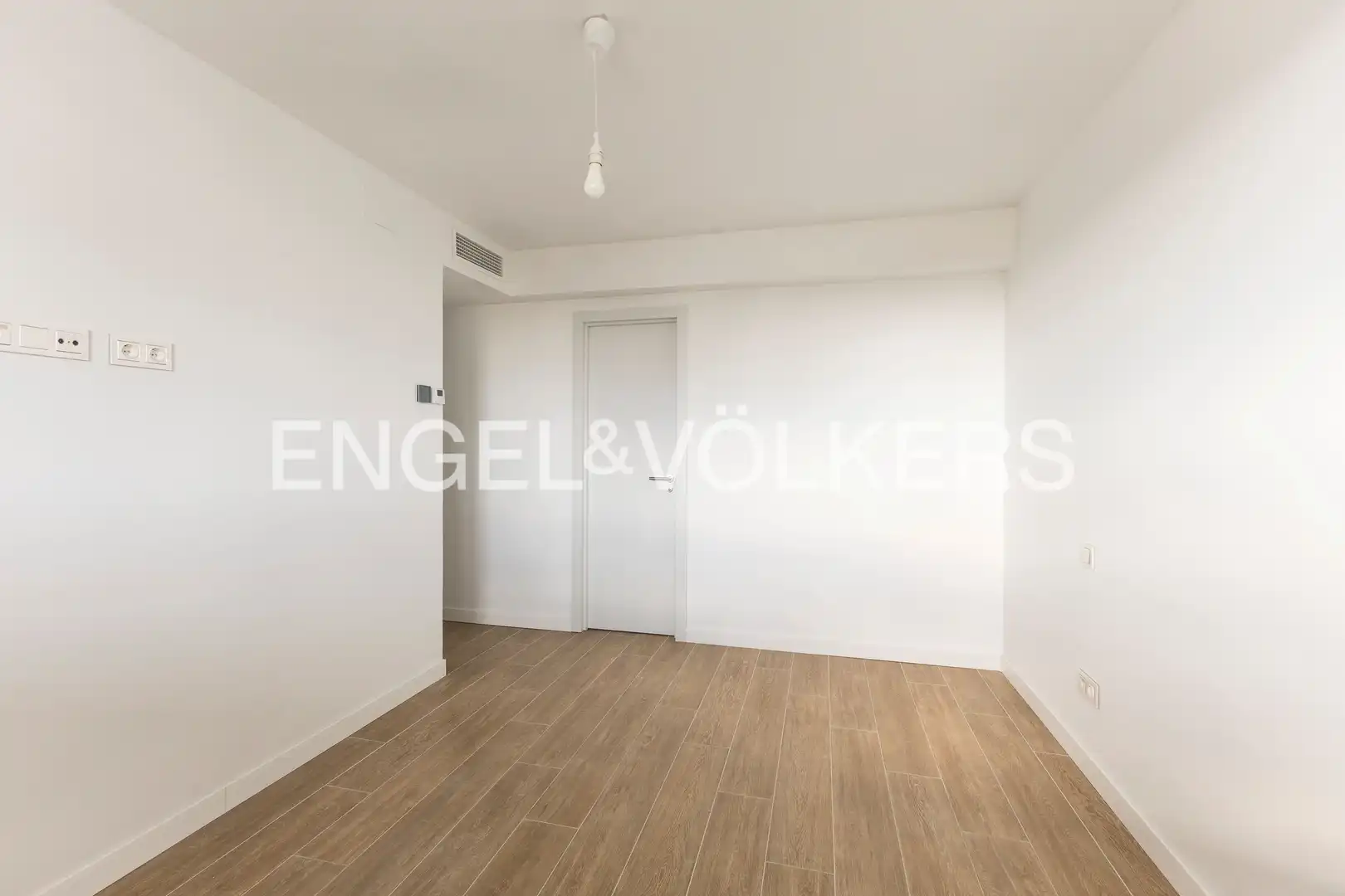 Bedroom of Flat for rent in Madrid  with Air Conditioner, Heating and Terrace