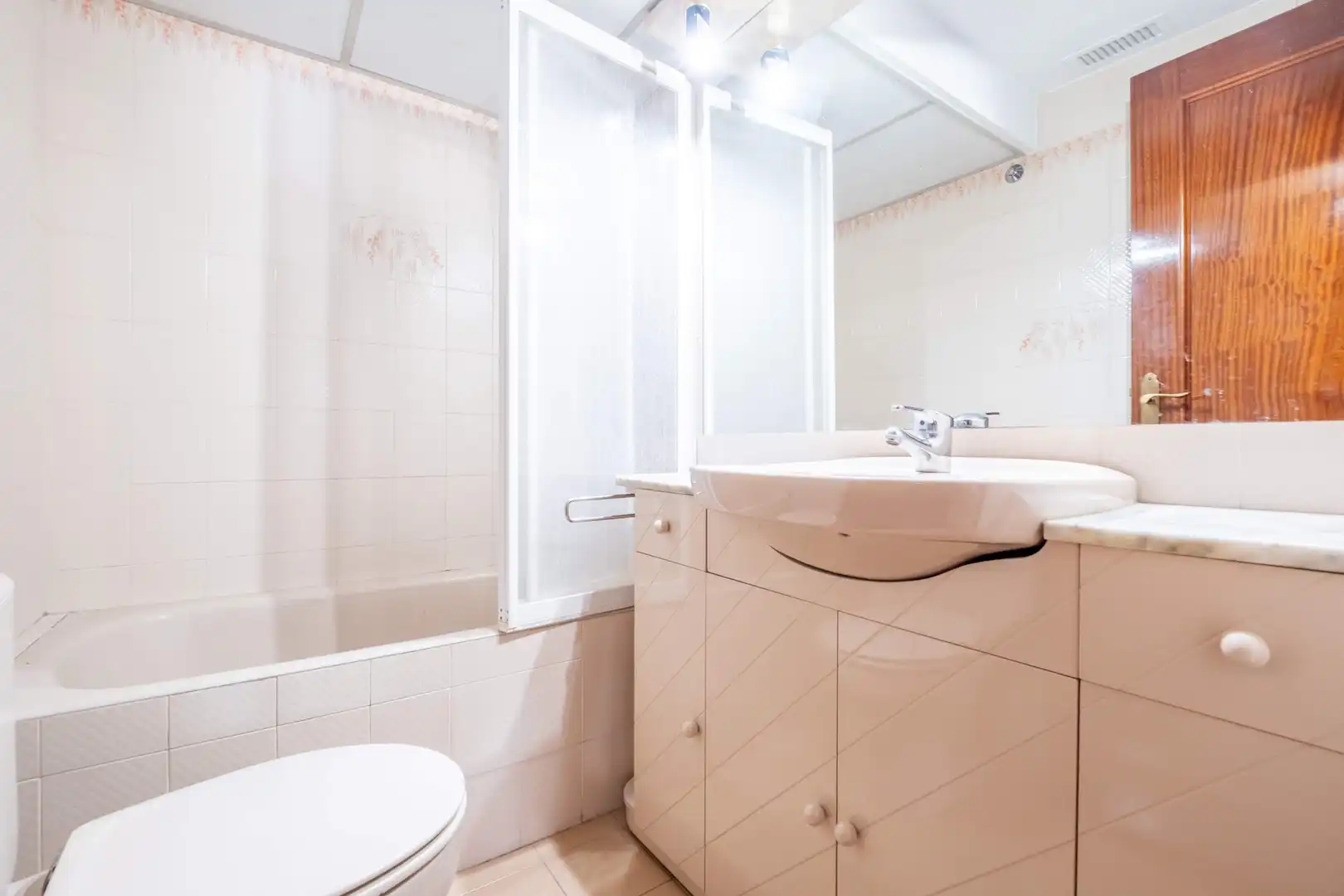 Bathroom of Flat for sale in Zaragoza  with Air Conditioner, Heating and Terrace