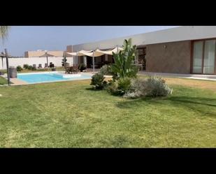 Piscina de Casa o xalet en venda en Mairena del Aljarafe amb Aire condicionat, Calefacció i Jardí privat