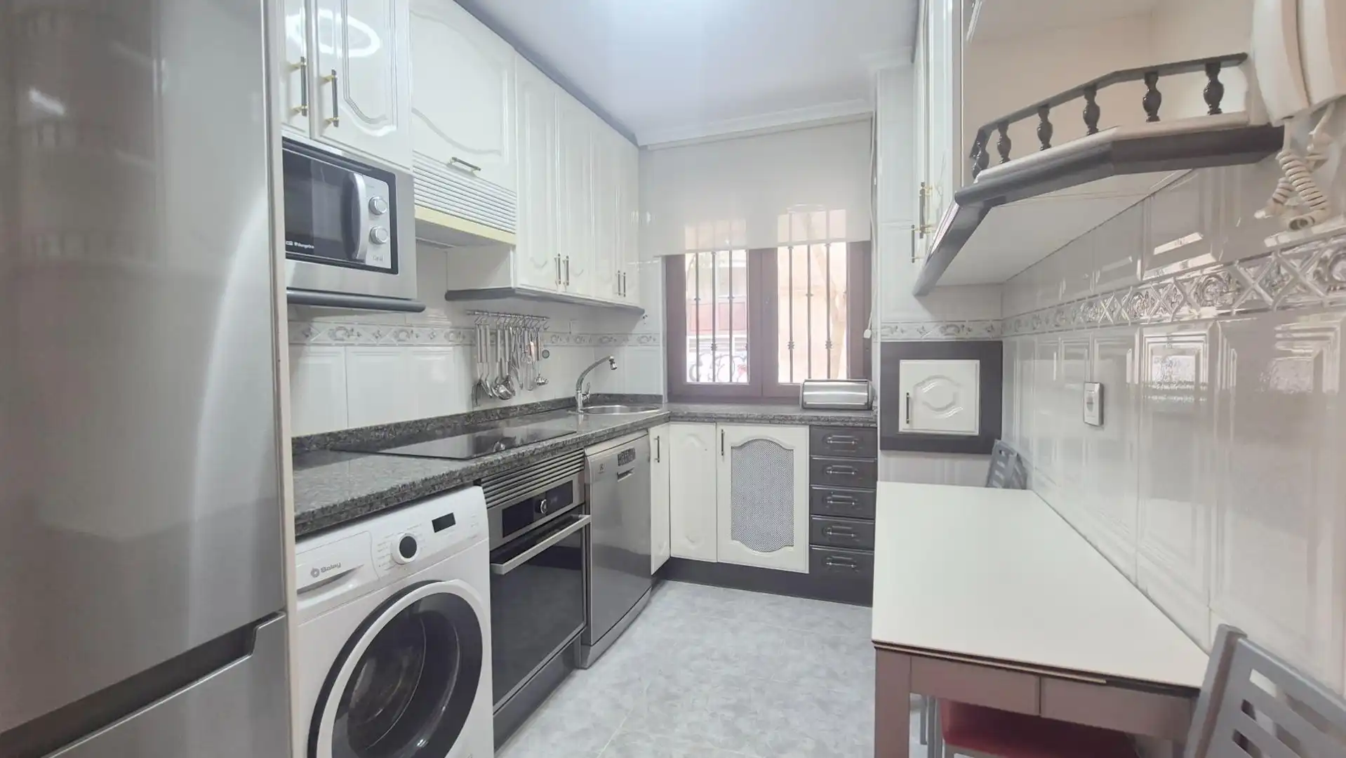 Cocina de Piso de alquiler en Salamanca con Calefacción, Parquet y Amueblado
