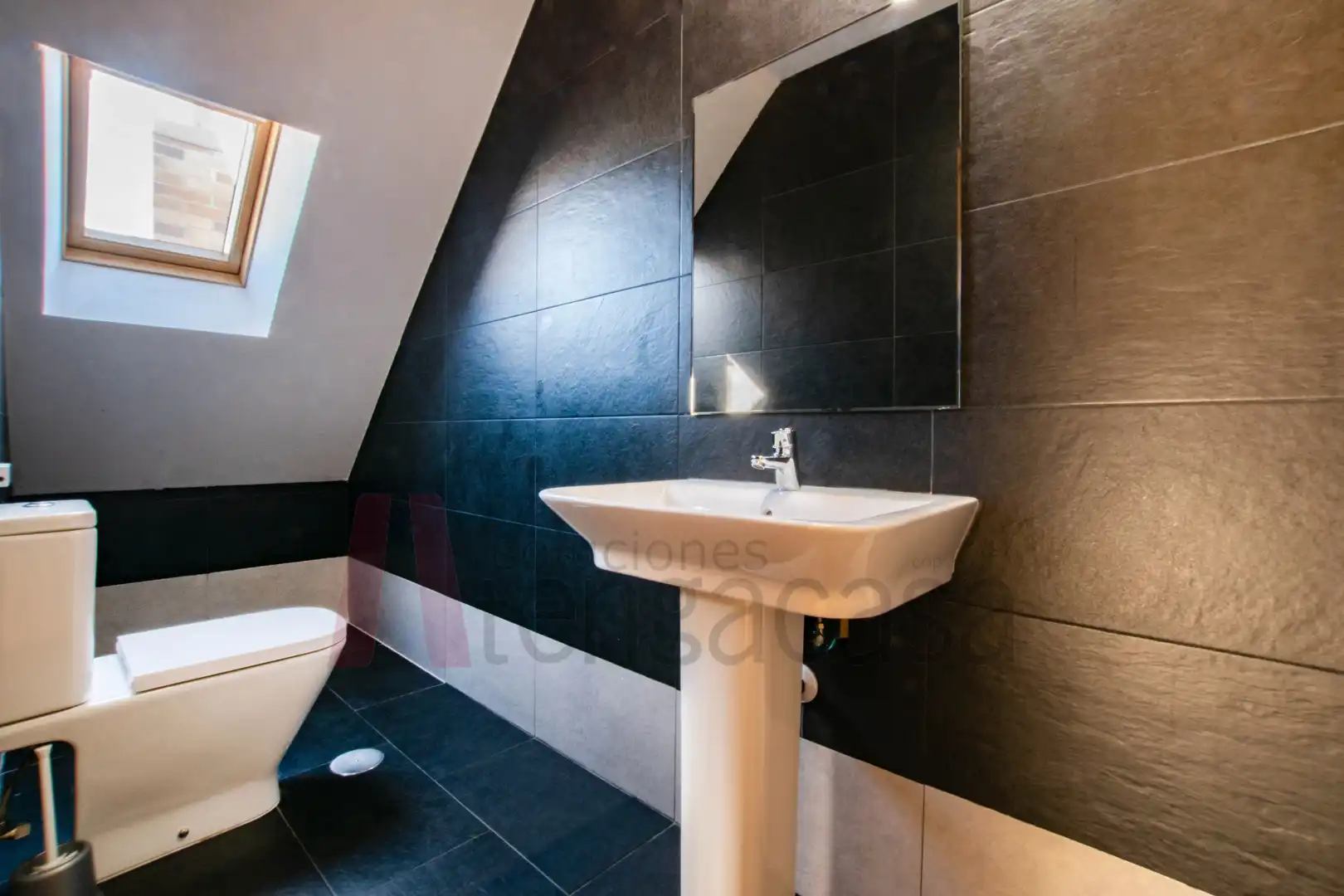 Badezimmer von Dachboden zur Miete in Madrid mit Klimaanlage, Heizung und Parkett
