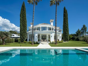 Casa con piscina en venta en Nueva Andalucía