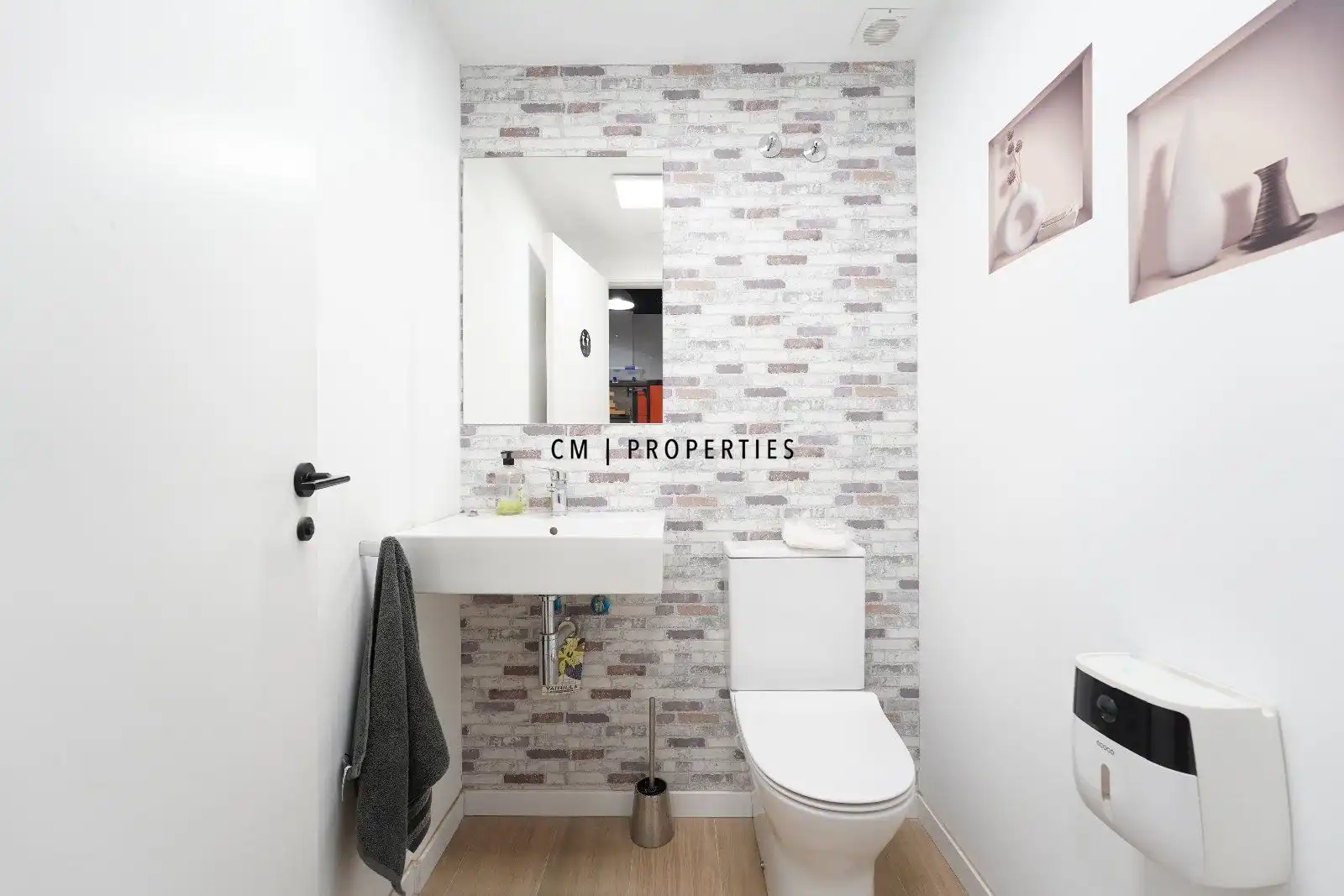 Bany de Local en venda en Valencia amb Aire condicionat