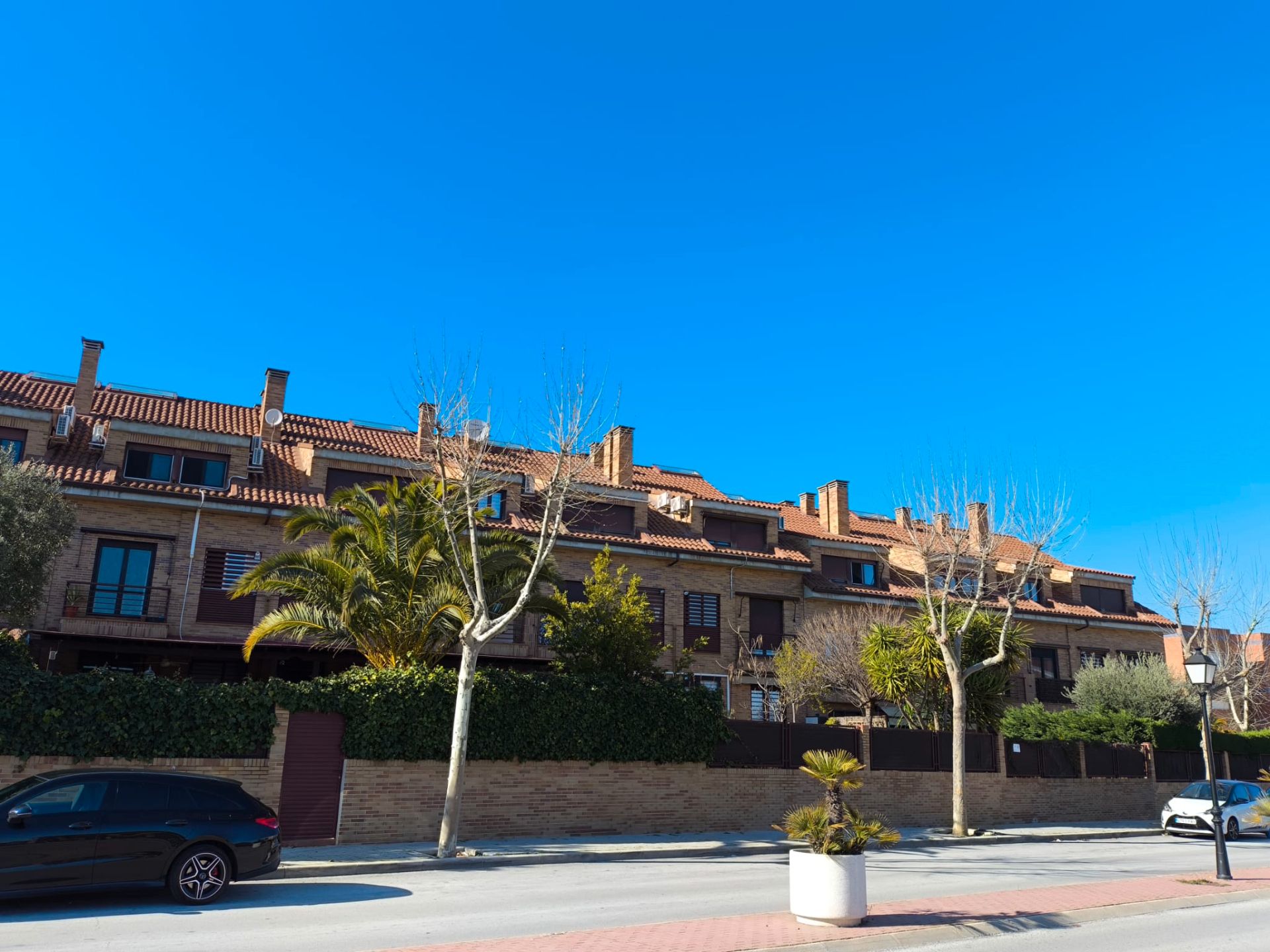 Vista exterior de Dúplex en venda en Sevilla la Nueva amb Aire condicionat, Calefacció i Parquet