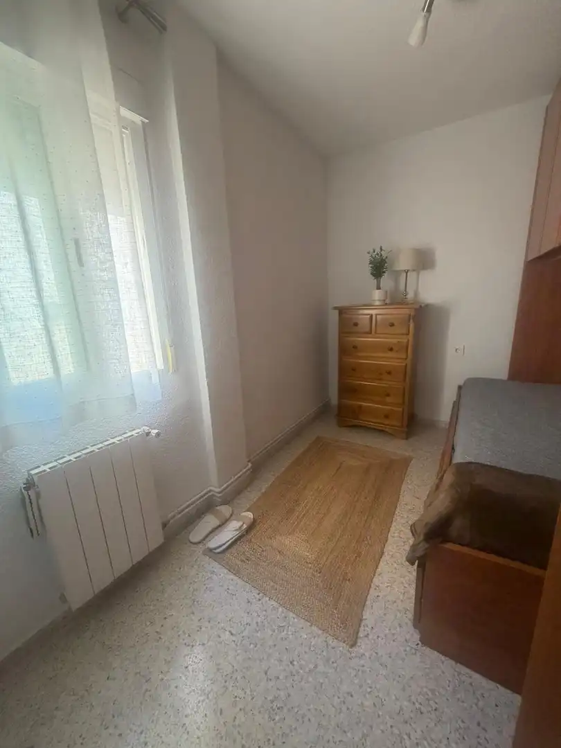 Habitación de Piso de alquiler en Granada con Trastero, Amueblado y Balcón