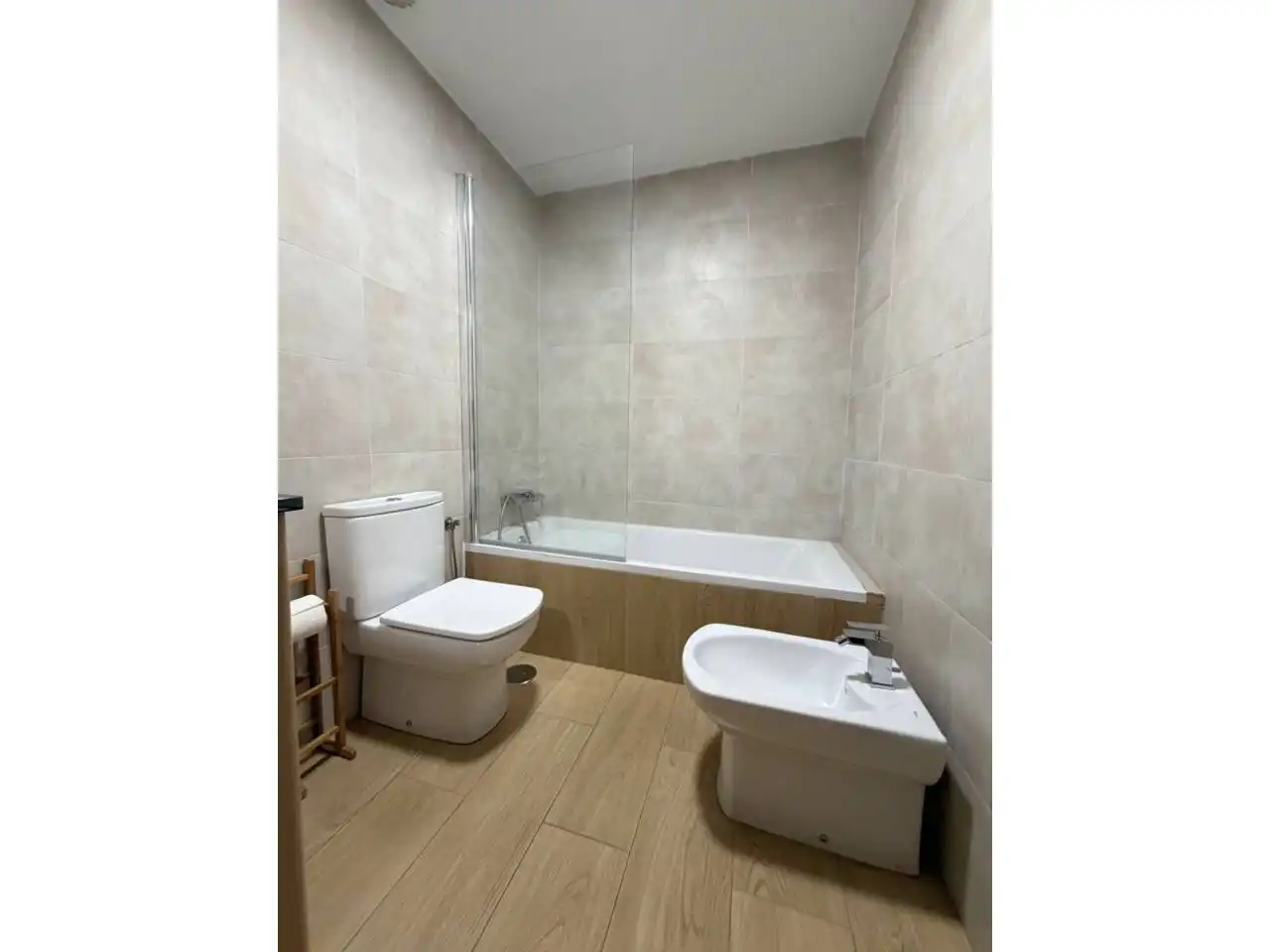 Baño de Piso en venta en La Línea de la Concepción con Terraza, Amueblado y Alarma