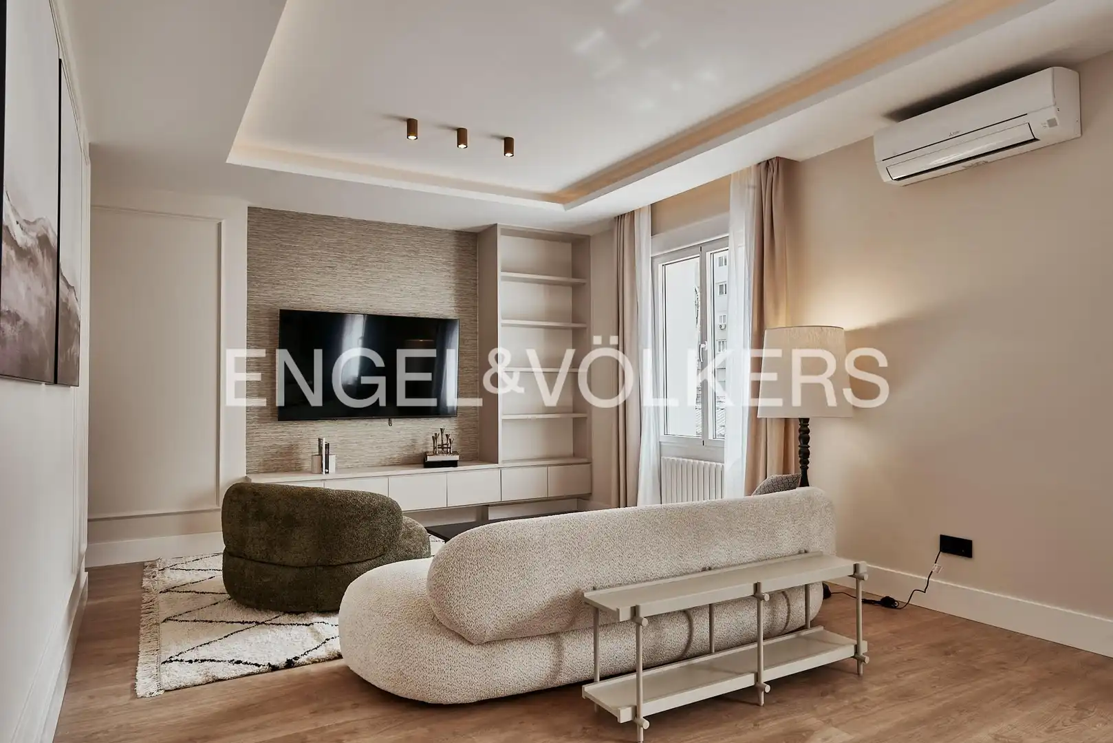 Living room of Flat for sale in  Madrid Capital  with Air Conditioner and Heating
