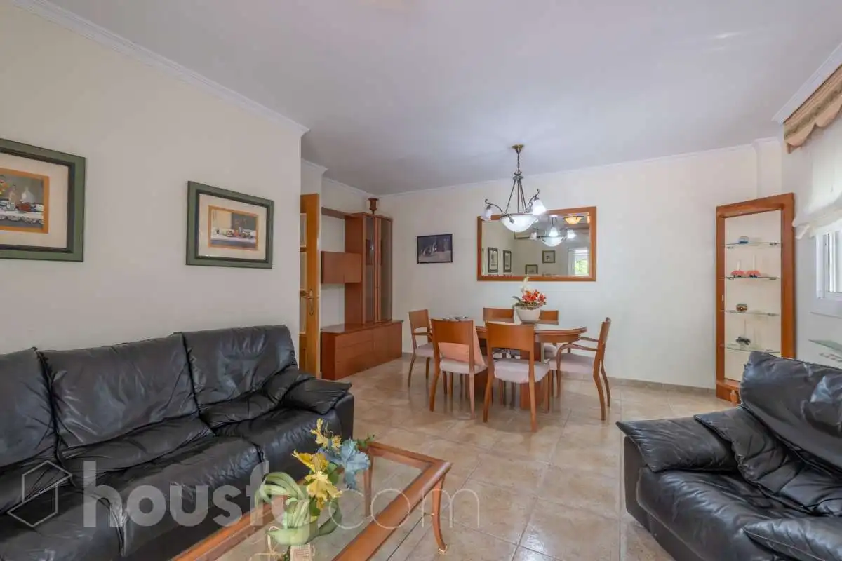 Sala de estar de Planta baja en venta en Vilanova i la Geltrú con Aire acondicionado, Calefacción y Terraza