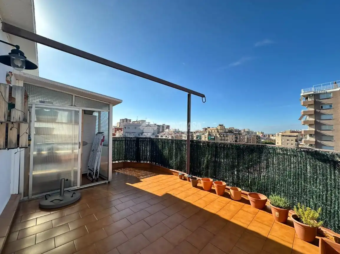 Terraza de Piso en venta en L'Hospitalet de Llobregat con Aire acondicionado, Terraza y Amueblado