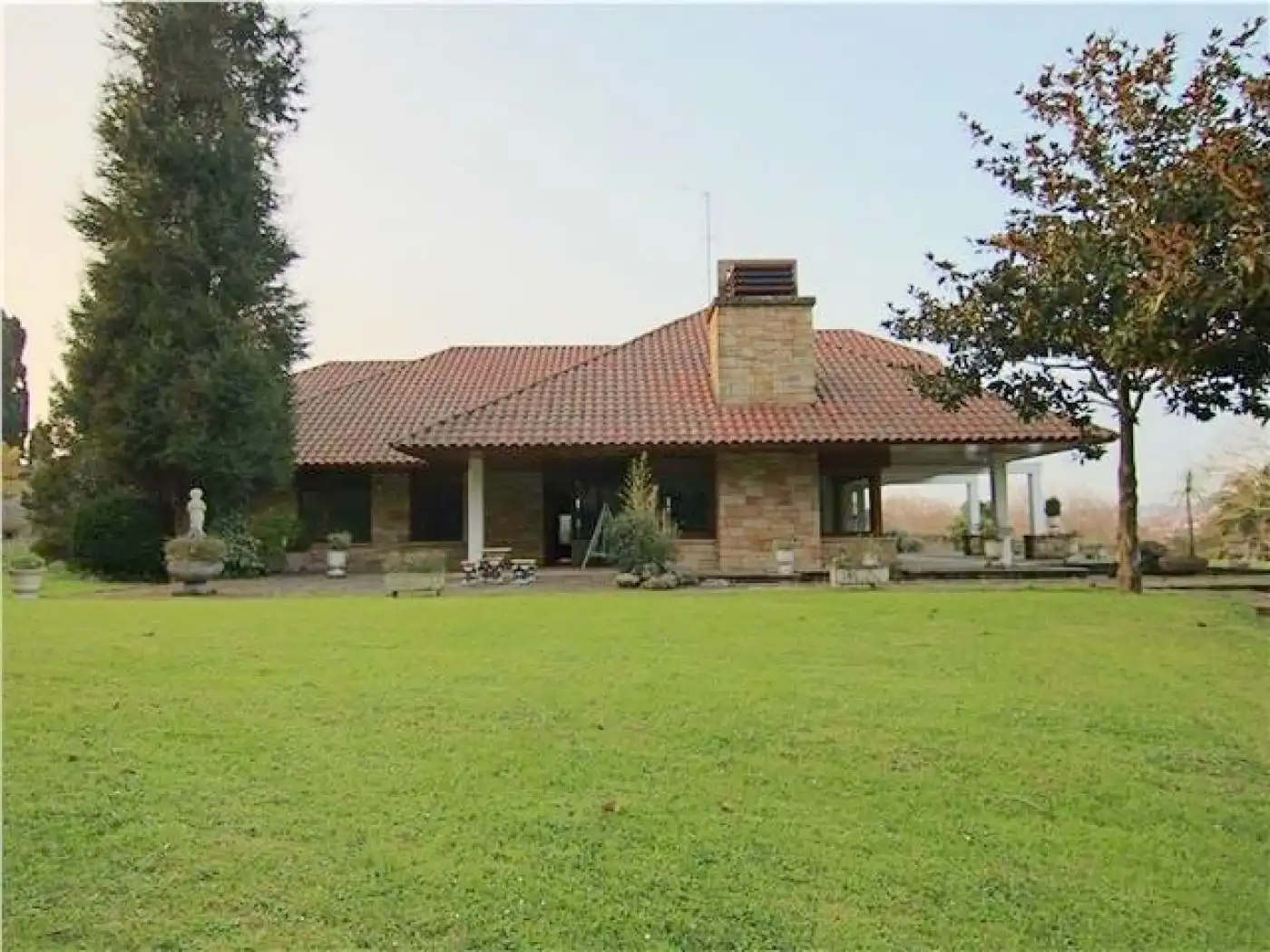 Außenansicht von Country house zum Verkauf in Gijón  mit Klimaanlage, Privatgarten und Terrasse