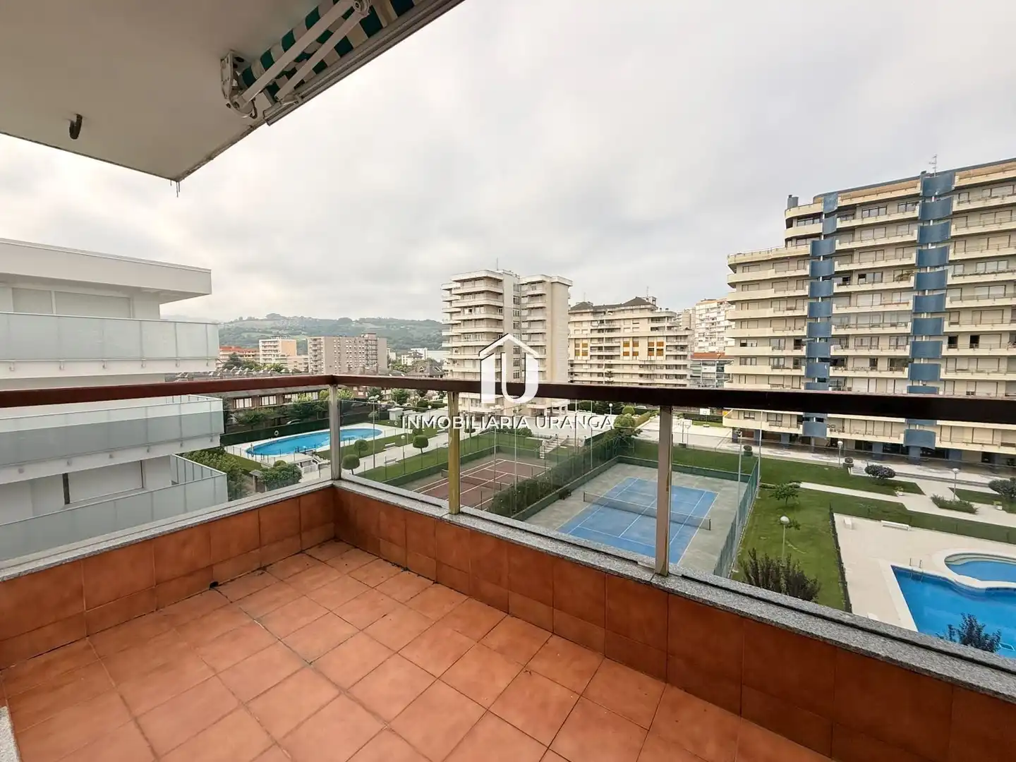 Vista exterior de Piso en venta en Laredo con Calefacción, Terraza y Trastero