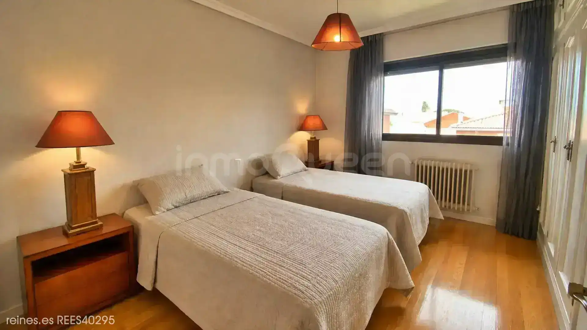 Dormitori de Casa o xalet en venda en Madrid amb Calefacció, Jardí privat i Terrassa