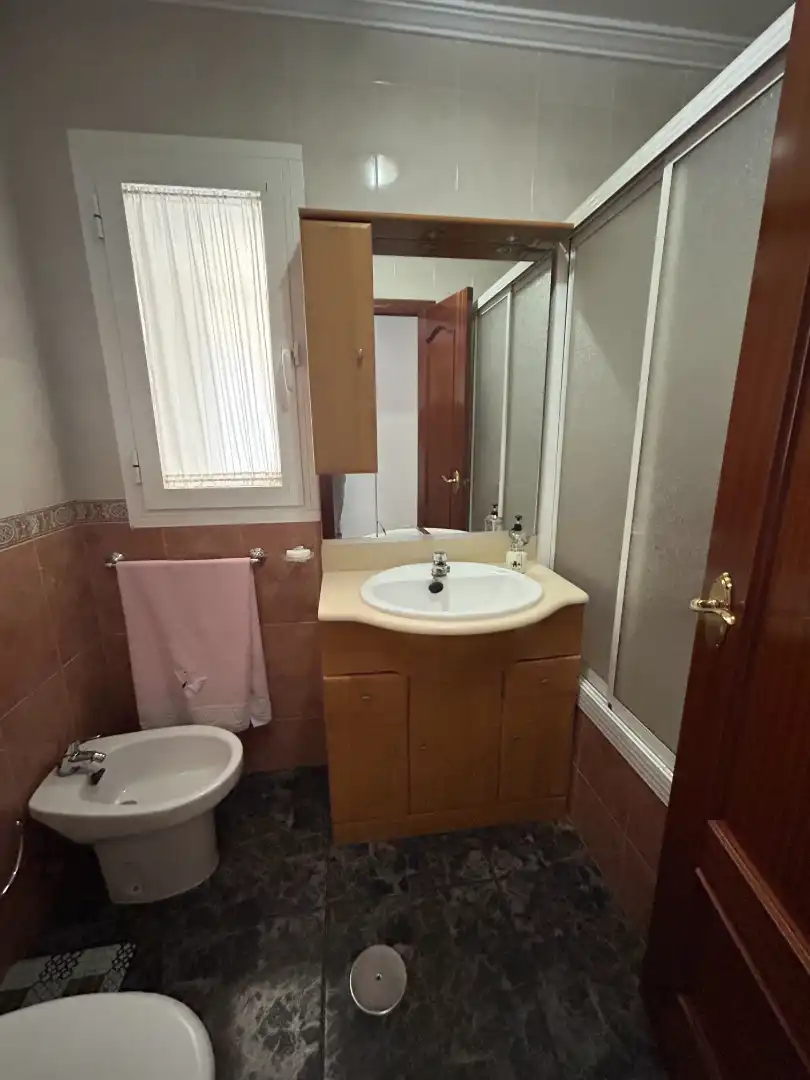 Baño de Piso en venta en Andújar con Aire acondicionado, Amueblado y Horno