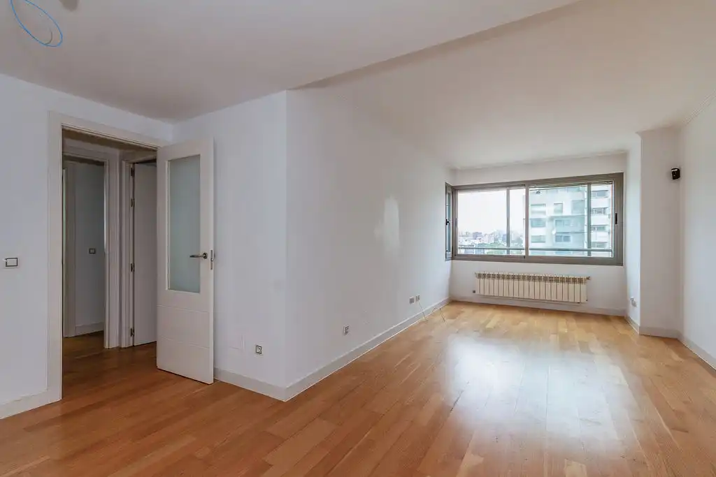 Flat for sale in Madrid  with Storage room and Swimming Pool
