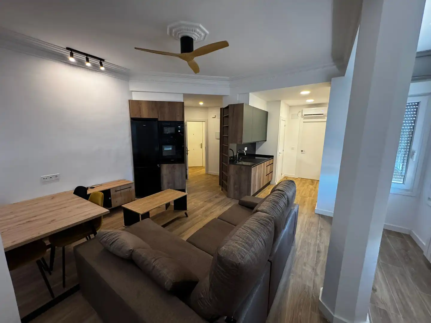 Living room of Flat for rent in Zaragoza  with Heating, Furnished and Oven