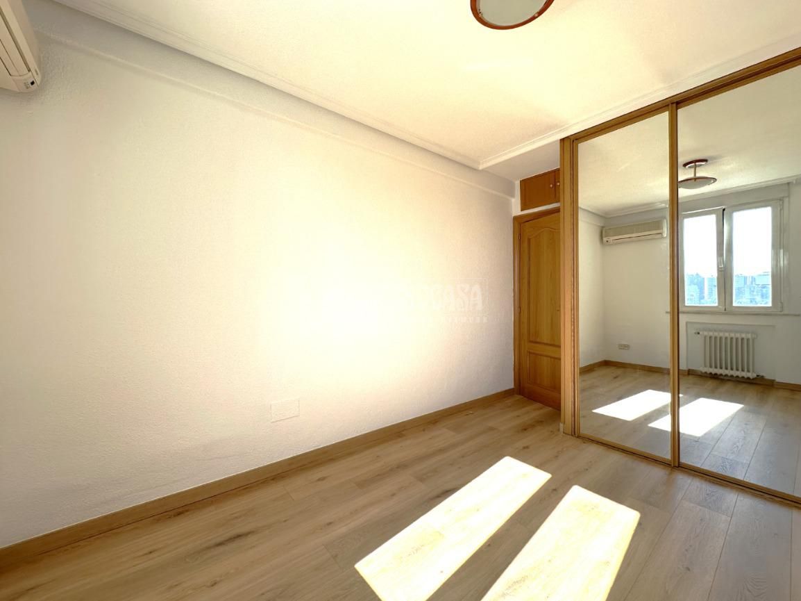 Bedroom of Flat to rent in  Madrid Capital  with Air Conditioner, Heating and Terrace