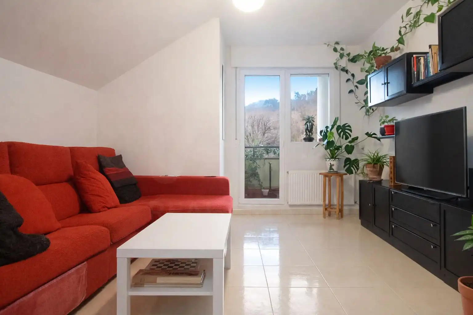 Wohnzimmer von Dachboden zum Verkauf in Molledo mit Terrasse