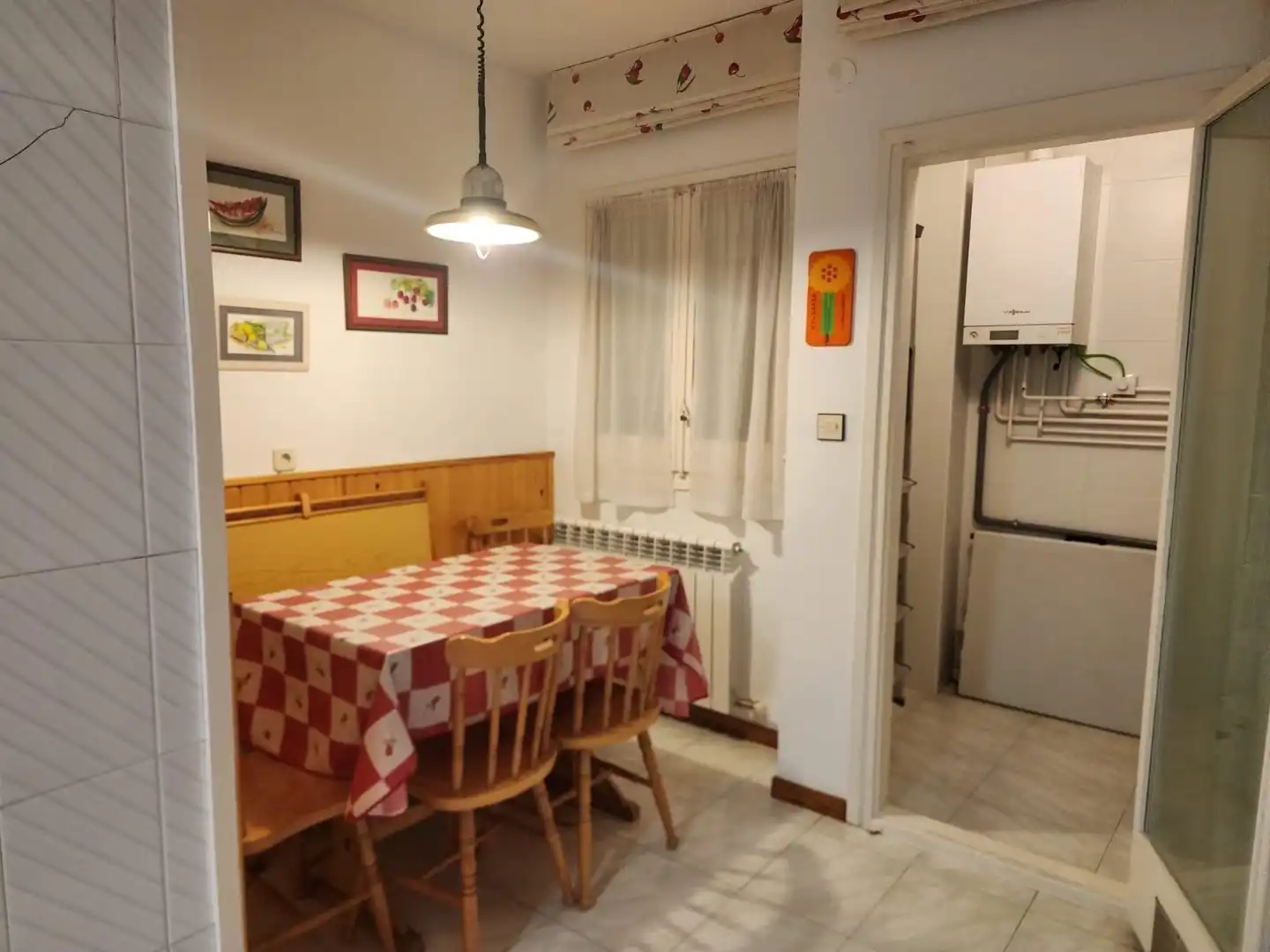 Cocina de Piso de alquiler en Jaca con Calefacción, Jardín privado y Parquet
