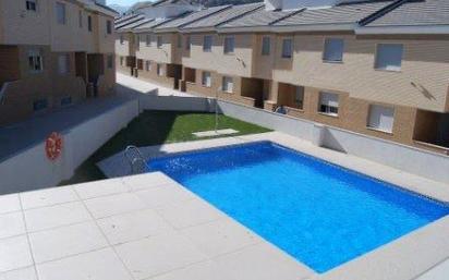 Piscina de Casa adosada en venda en  Granada Capital amb Aire condicionat i Terrassa