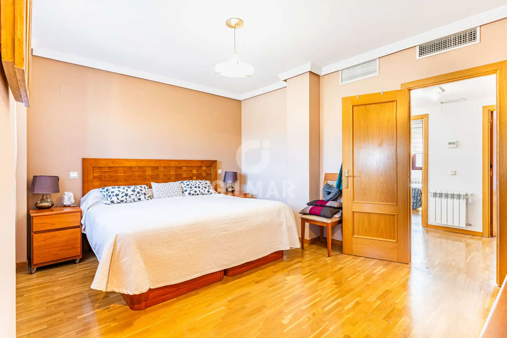 Schlafzimmer von Einfamilien-Reihenhaus zum Verkauf in Arroyomolinos (Madrid) mit Heizung, Privatgarten und Schwimmbad