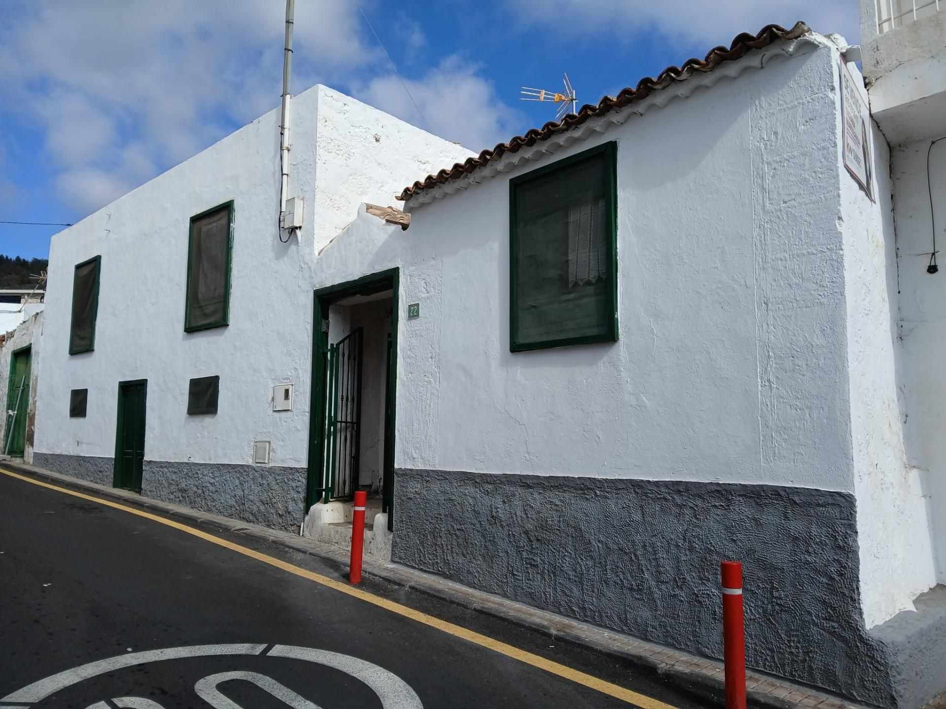 Vista exterior de Casa o xalet en venda en Guía de Isora amb Terrassa i Balcó