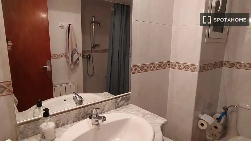 Baño de Piso de alquiler en Godella con Aire acondicionado, Calefacción y Amueblado