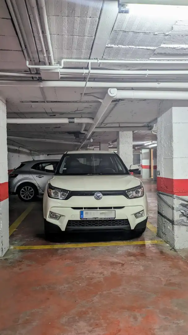 Parking de Piso de alquiler en Fuengirola con Aire acondicionado, Calefacción y Jardín privado